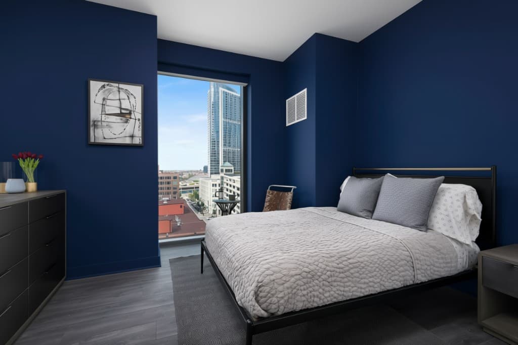Dormitorio azul después de editar